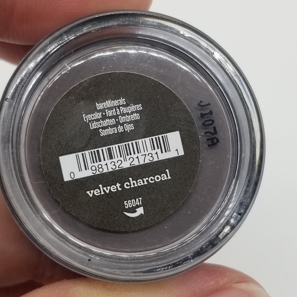bareMinerals loose eyeshadow powder in Velvet Charcoal factory sealed - Picture 2 of 3